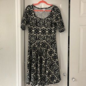 Black and White LuLaRoe Nicole Dress L